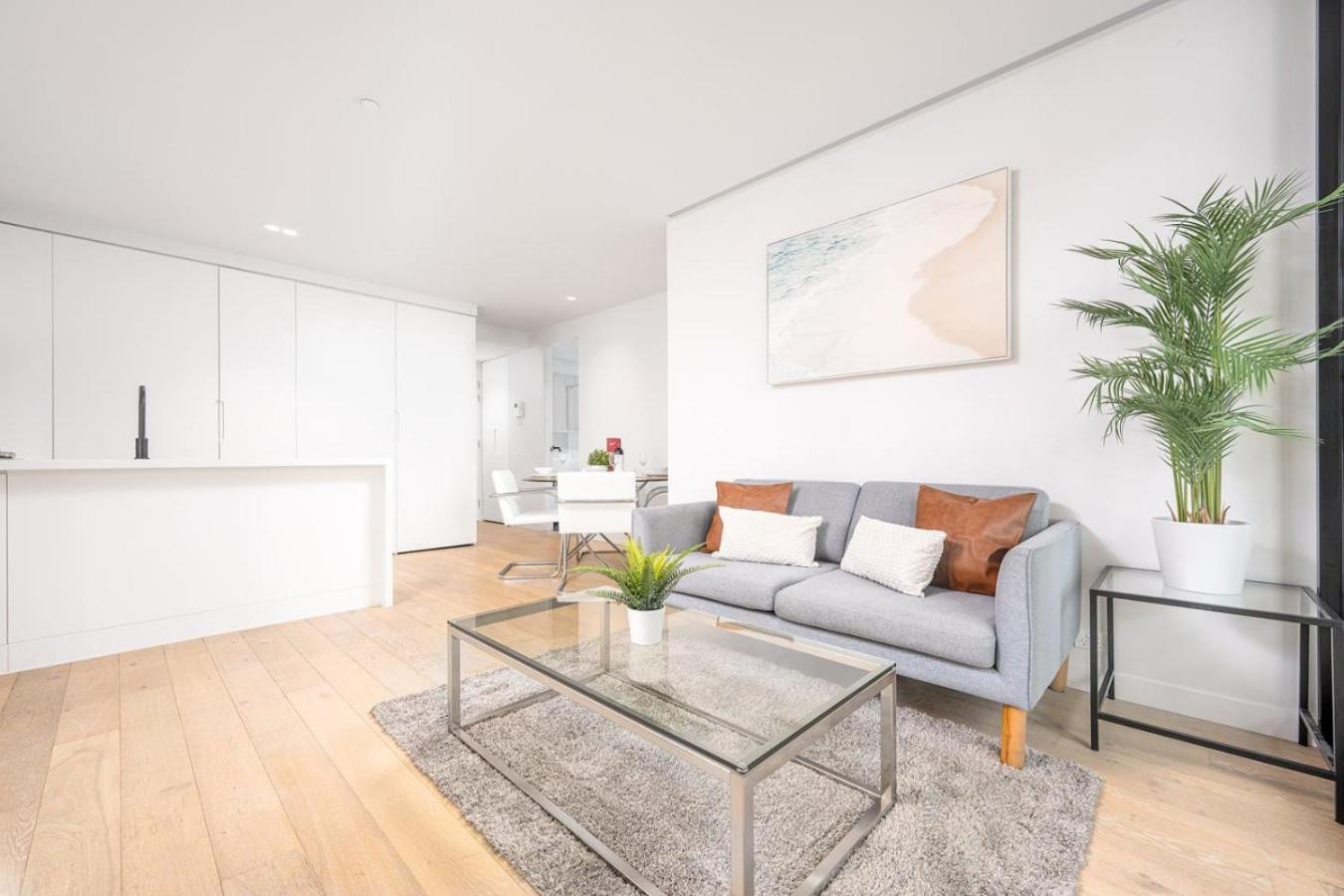 180 Degrees Views, 2br With Pool, And Gym Apartment