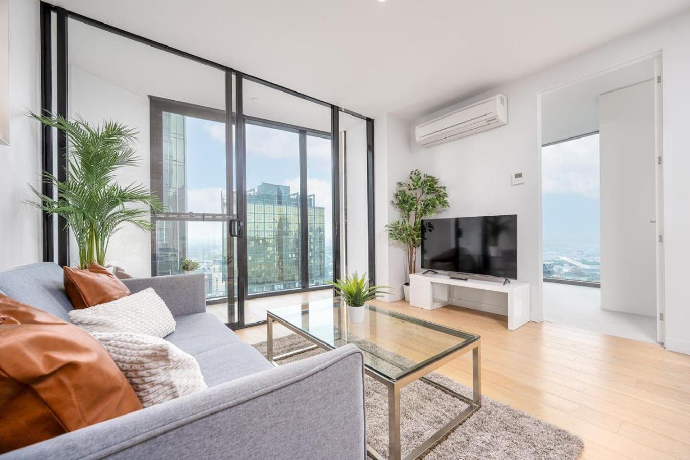180 Degrees Views, 2br With Pool, And Gym Apartment *