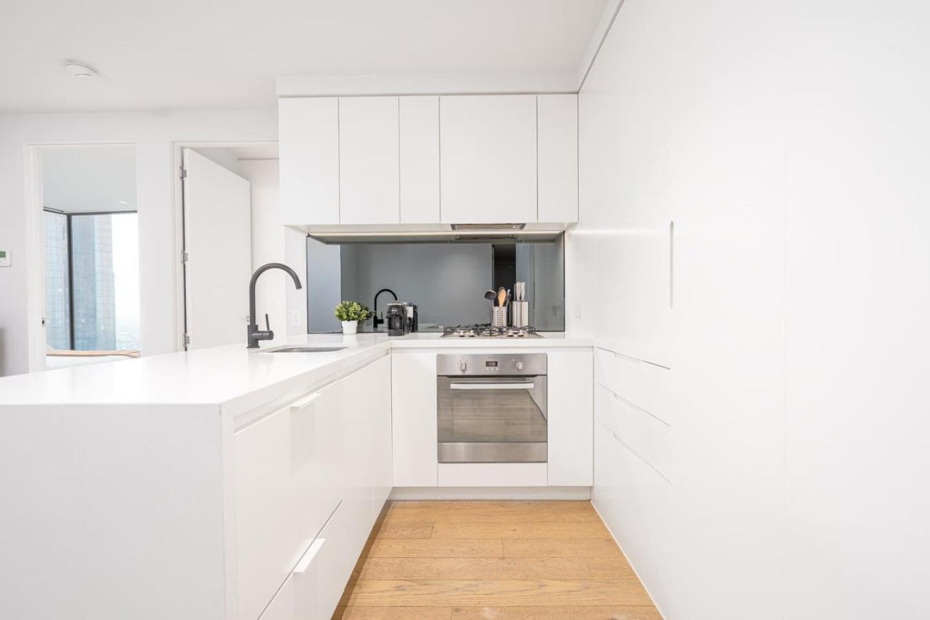 180 Degrees Views, 2br With Pool, And Gym Apartment Melbourne