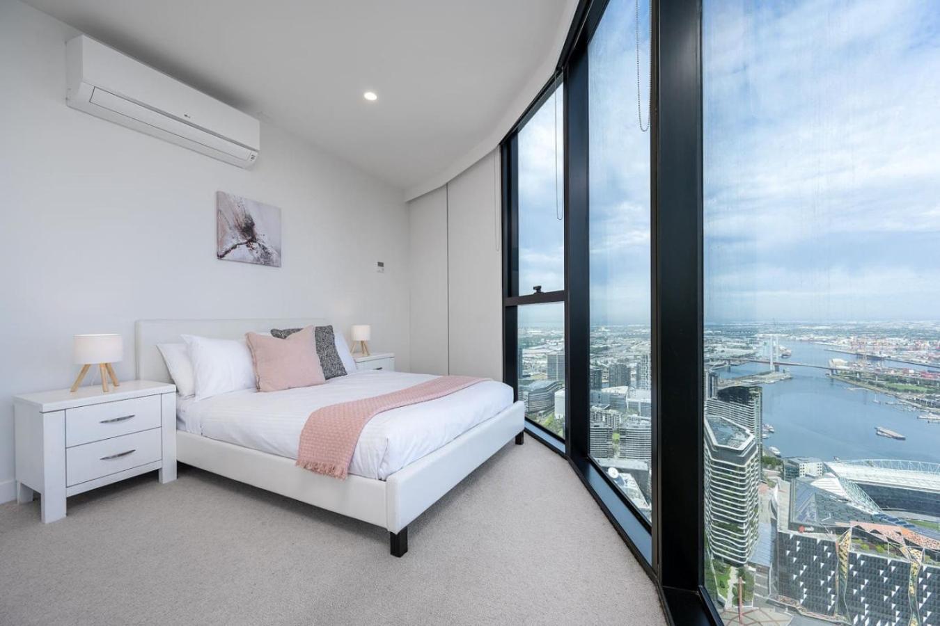 Luxe 67th Floor 2br With Ocean View, Pool, And Gym *