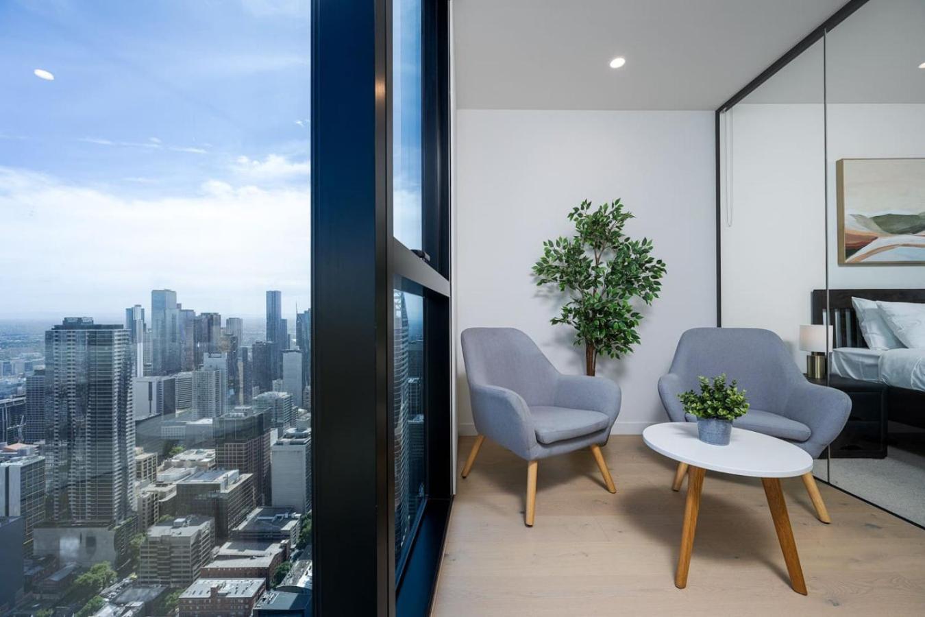 Luxe 67th Floor 2br With Ocean View, Pool, And Gym Apartment *