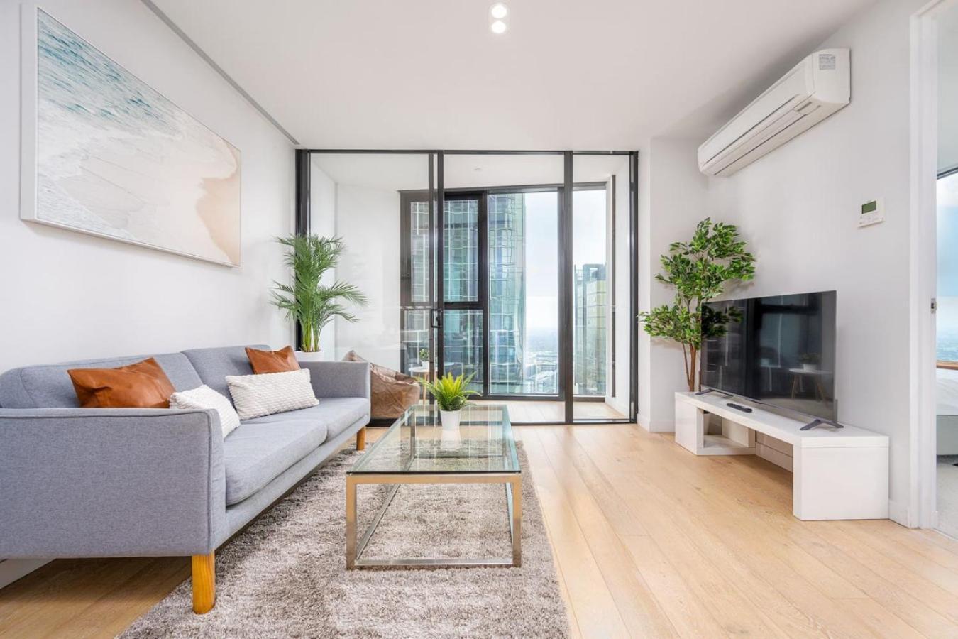 Apartment 180 Degrees Views, 2br With Pool, And Gym *
