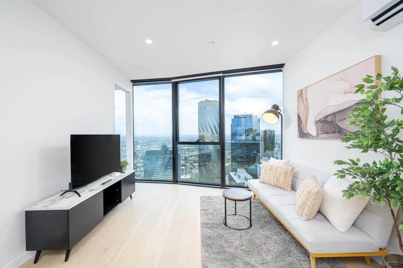 Luxe 67th Floor 2br With Ocean View, Pool, And Gym Apartment Melbourne