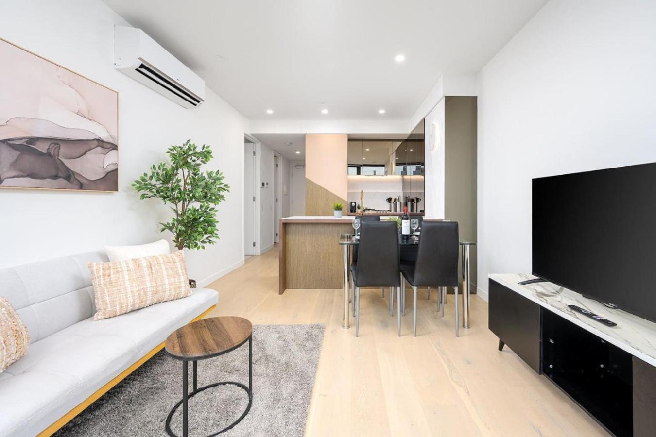 Apartment Luxe 67th Floor 2br With Ocean View, Pool, And Gym Melbourne