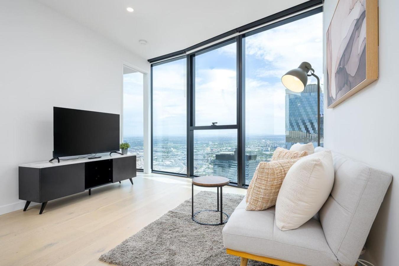 Luxe 67th Floor 2br With Ocean View, Pool, And Gym Apartment Melbourne
