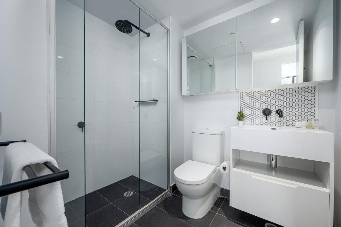 2br Apartment, Panoramic 180 Degrees Views On 52nd Floor Melbourne