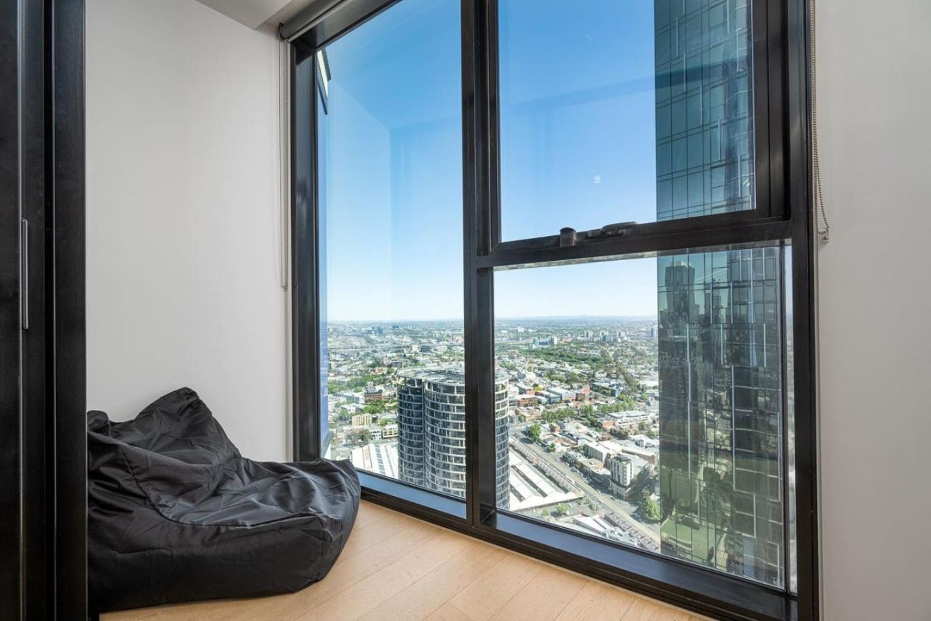 2br Apartment, Panoramic 180 Degrees Views On 52nd Floor