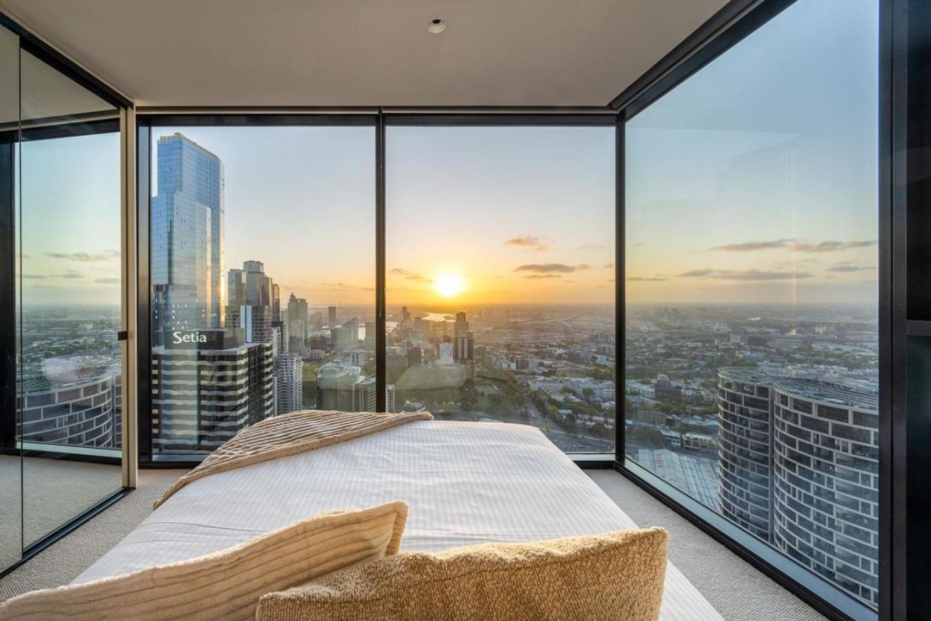 2br Apartment, Panoramic 180 Degrees Views On 52nd Floor * Melbourne