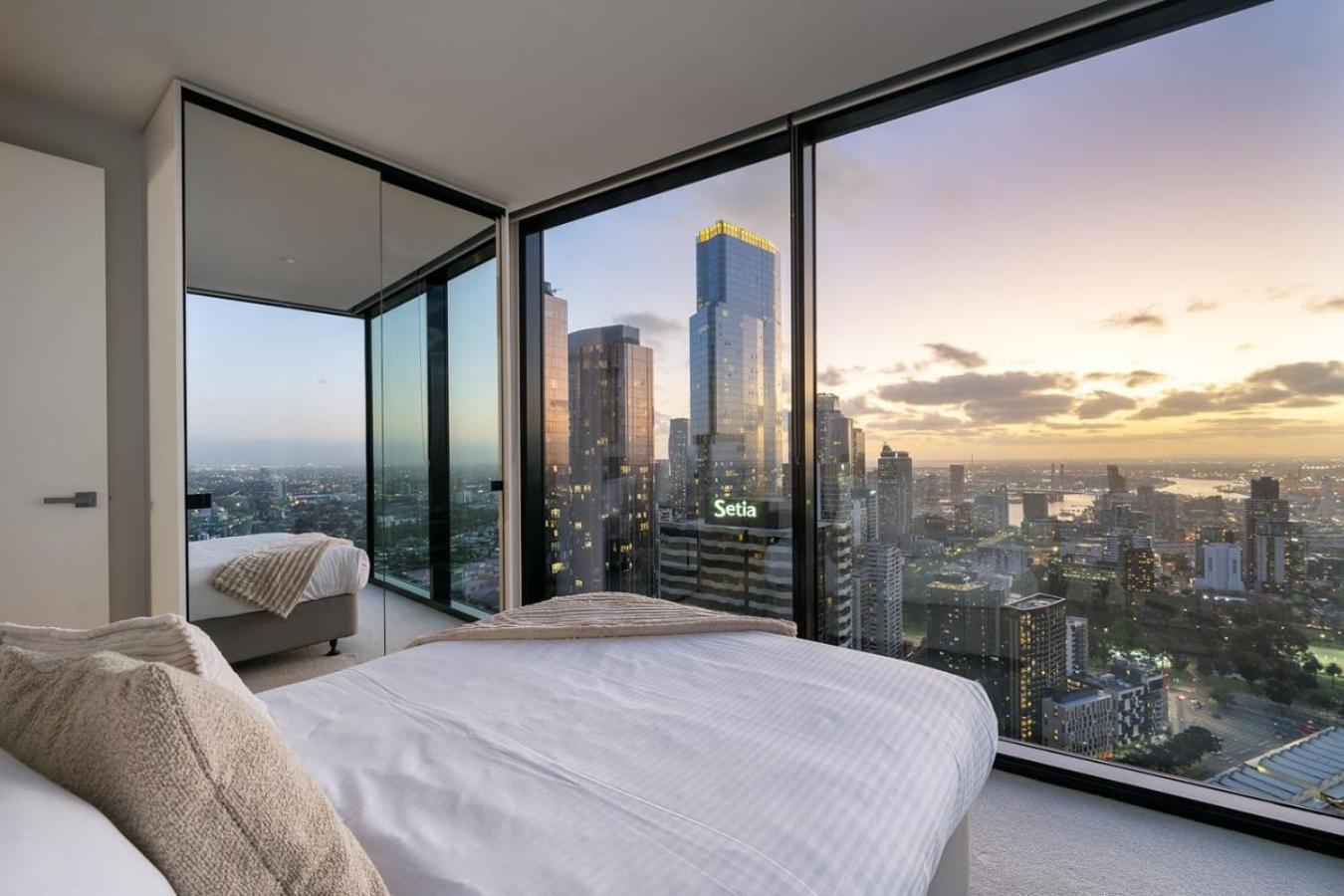 Apartment 2br Apartment, Panoramic 180 Degrees Views On 52nd Floor Melbourne