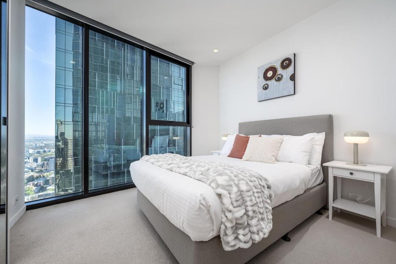 2br Apartment, Panoramic 180 Degrees Views On 52nd Floor Melbourne
