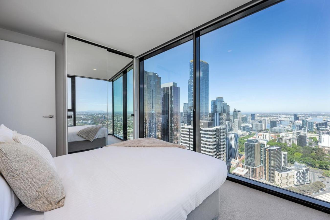 2br Apartment, Panoramic 180 Degrees Views On 52nd Floor * Melbourne