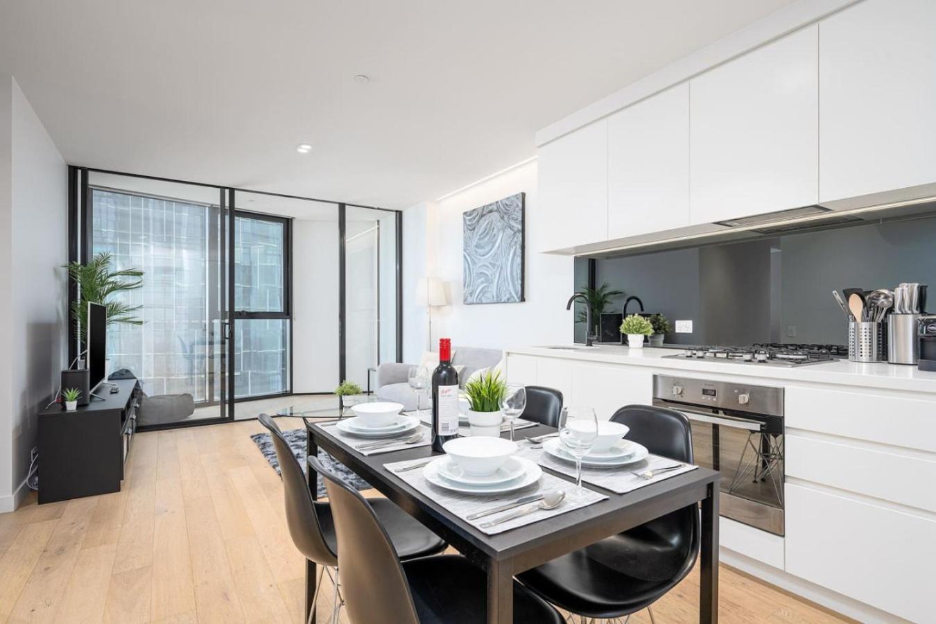2br Apartment, Panoramic 180 Degrees Views On 52nd Floor Melbourne