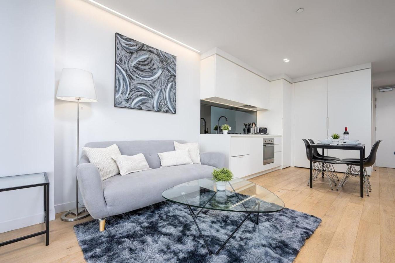 2br Apartment, Panoramic 180 Degrees Views On 52nd Floor * Melbourne