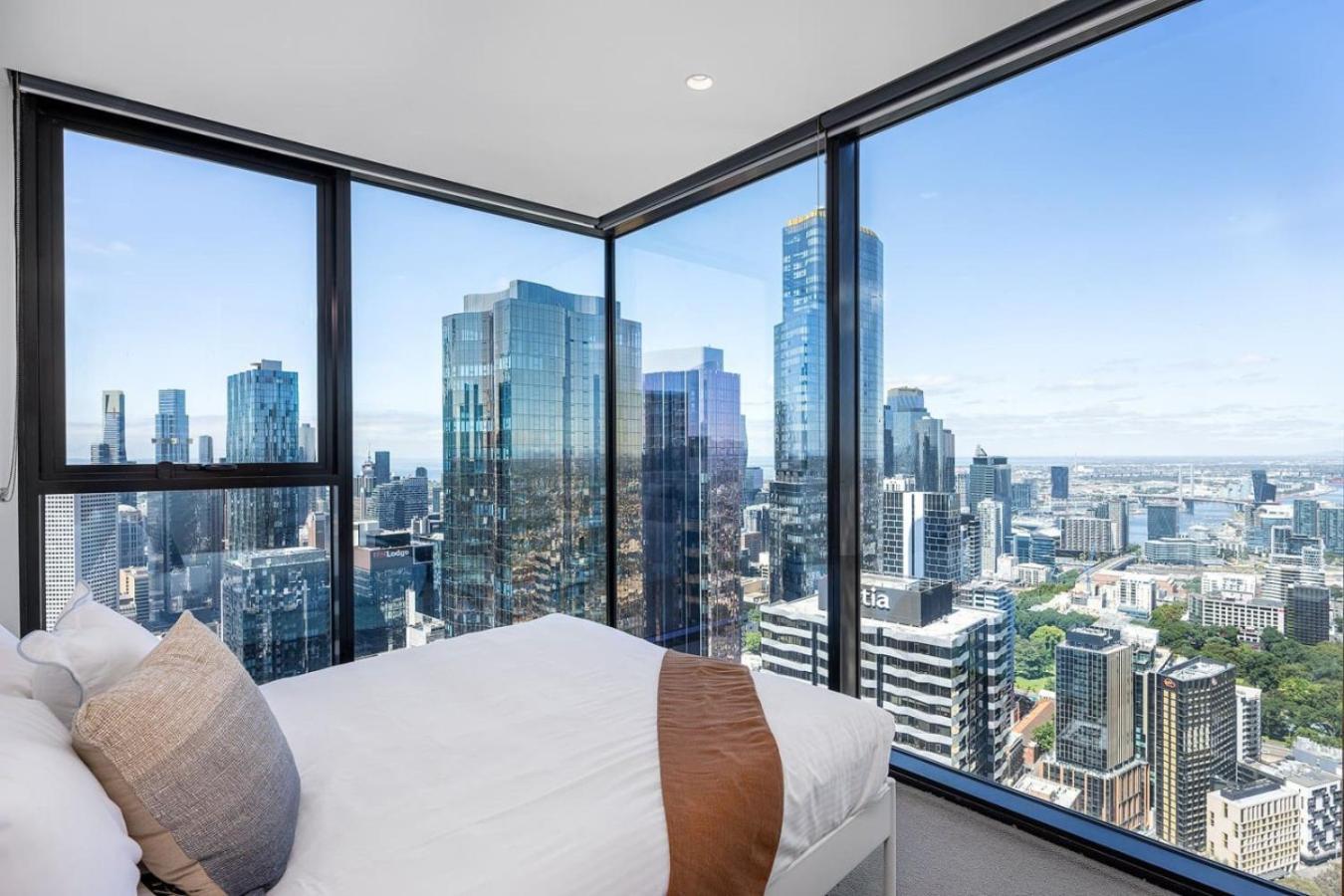 3br With 180 Degrees Ocean And Views, Pool, And Gym Melbourne