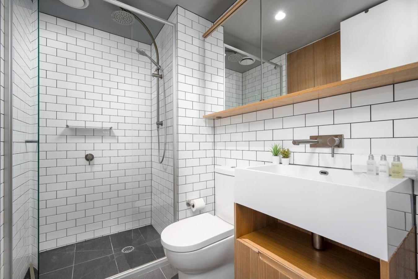 3br With 180 Degrees Ocean And Views, Pool, And Gym Apartment *