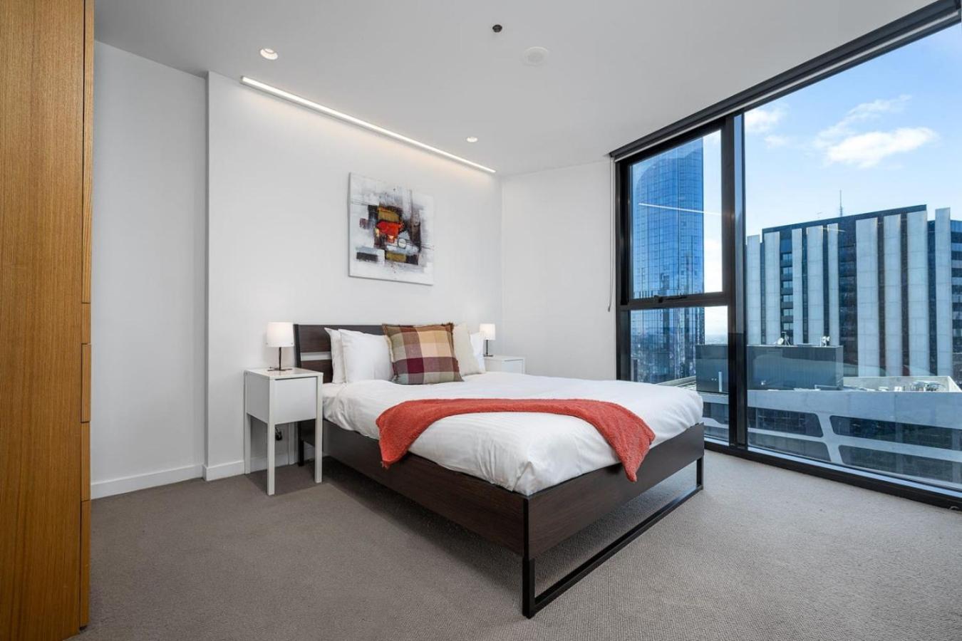 3br With 180 Degrees Ocean And Views, Pool, And Gym * Melbourne