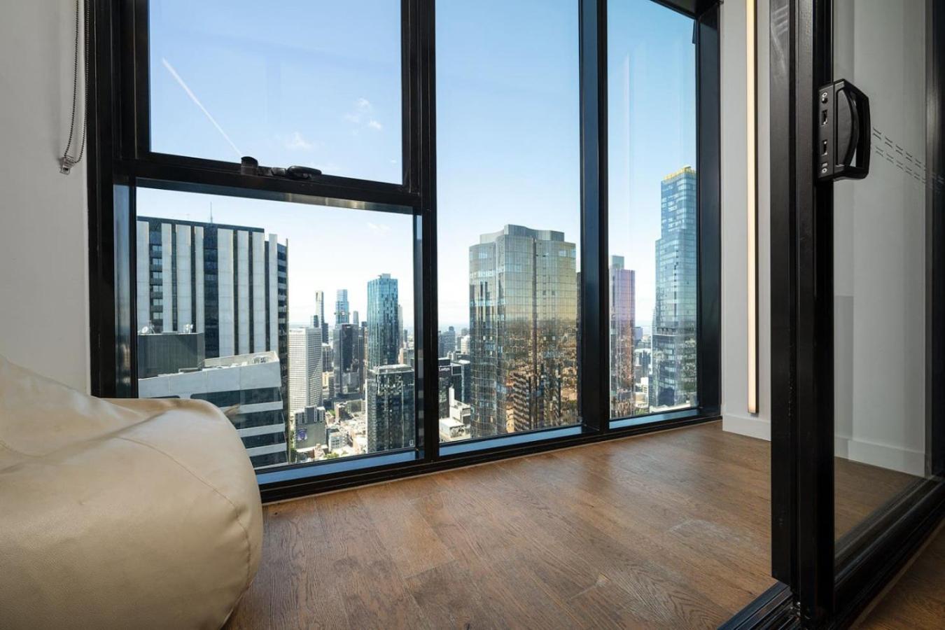 Apartment 3br With 180 Degrees Ocean And Views, Pool, And Gym *
