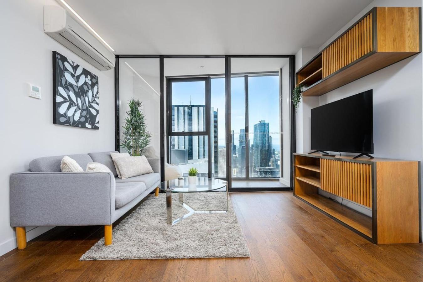 3br With 180 Degrees Ocean And Views, Pool, And Gym Apartment *
