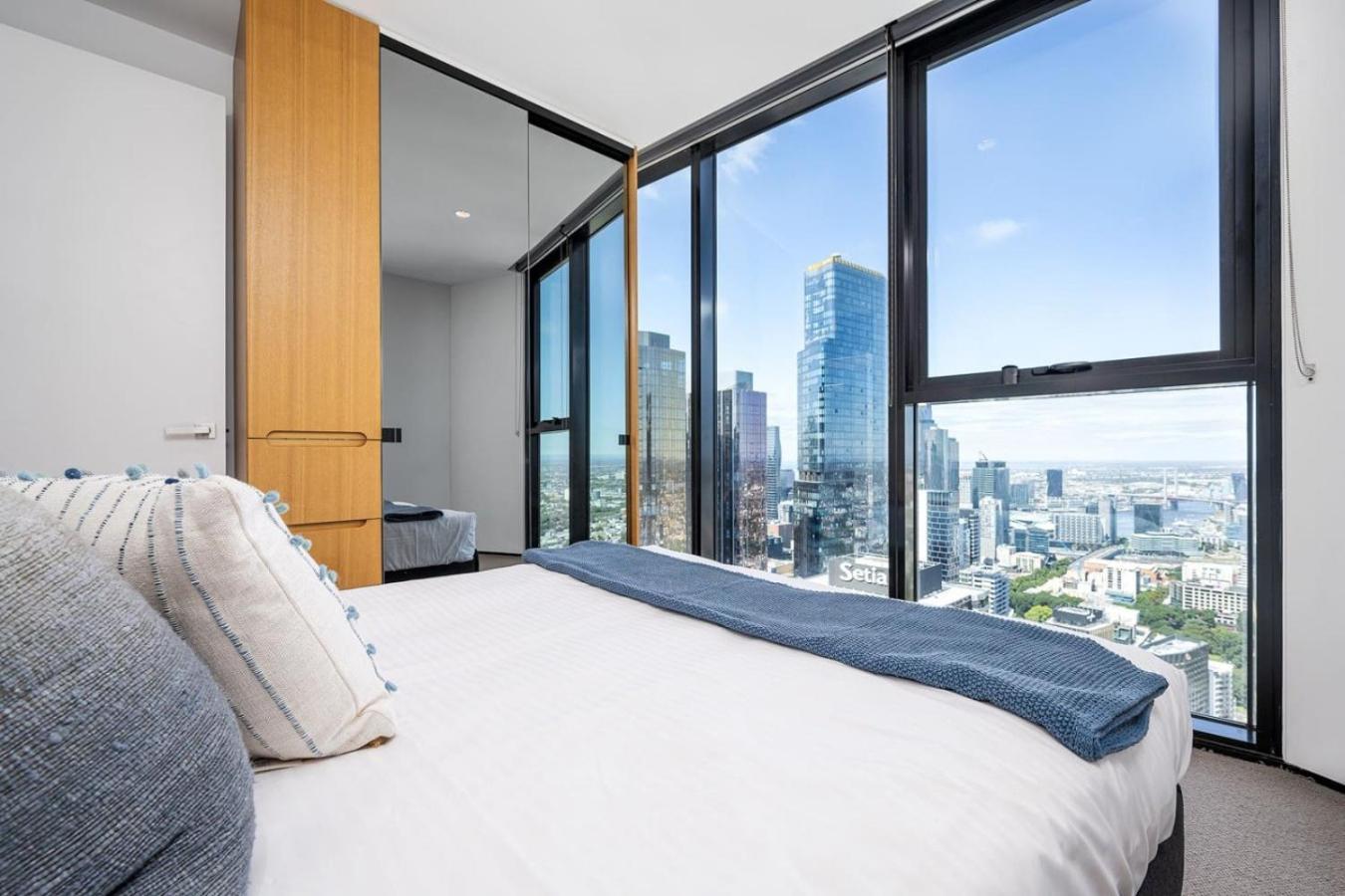 3br With 180 Degrees Ocean And Views, Pool, And Gym Apartment Melbourne