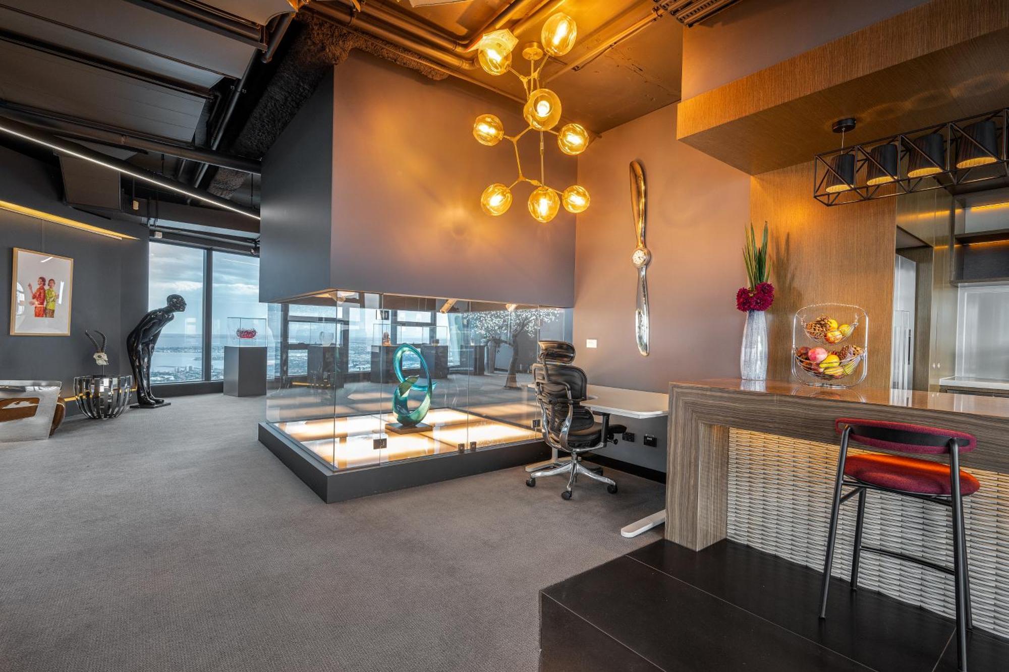 Luxurious Entire Floor Penthouse At Eureka Tower Apartment
