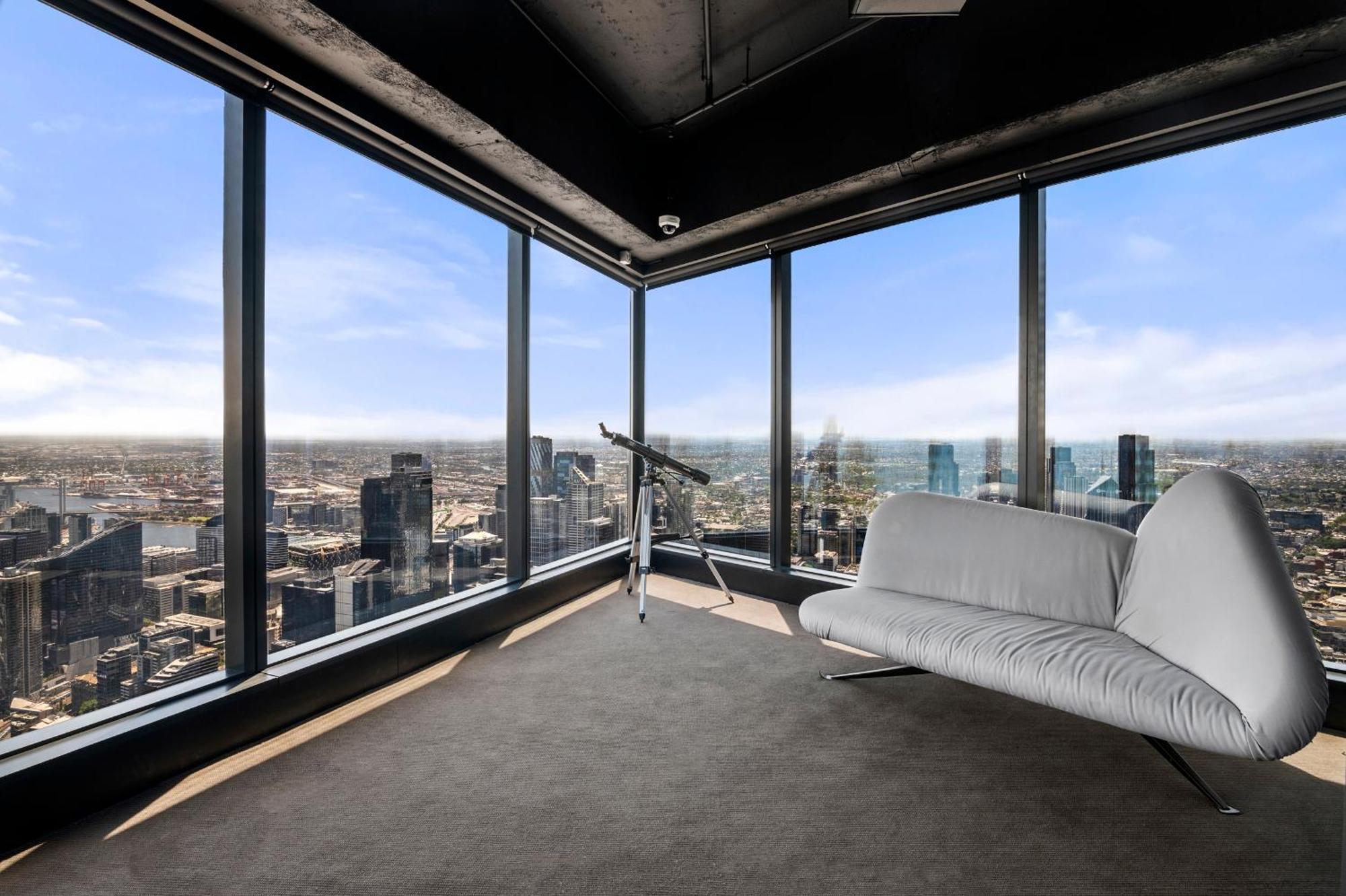 Luxurious Entire Floor Penthouse At Eureka Tower