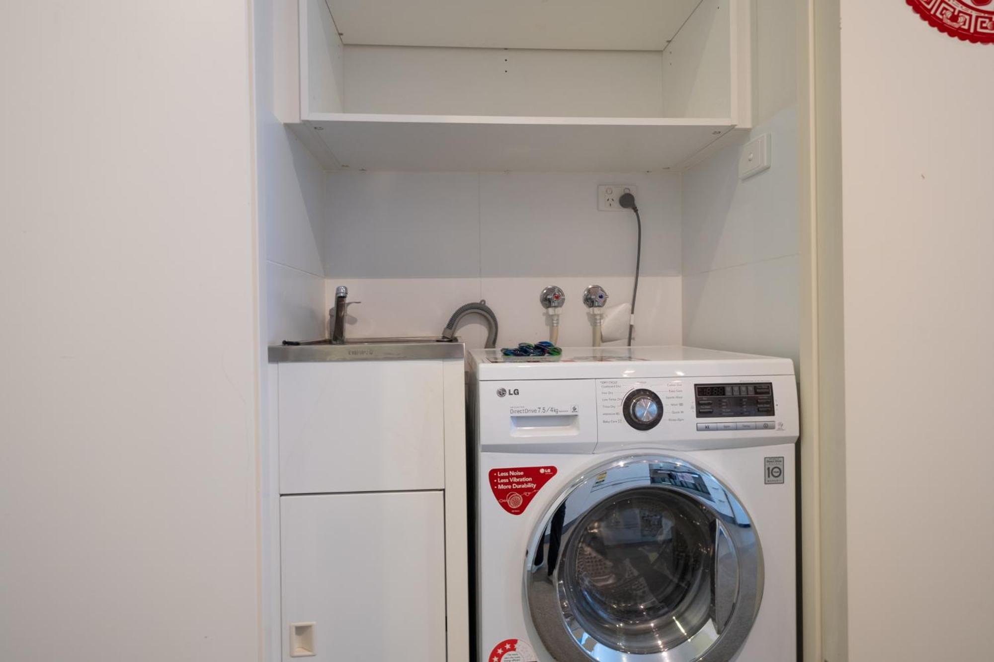 Fully Furnished 1br In The Heart Of Mel Cbd * Melbourne