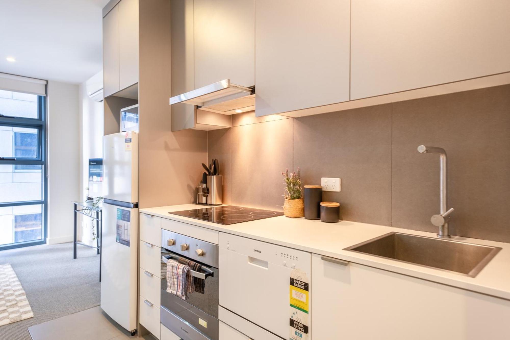 Fully Furnished 1br In The Heart Of Mel Cbd Melbourne
