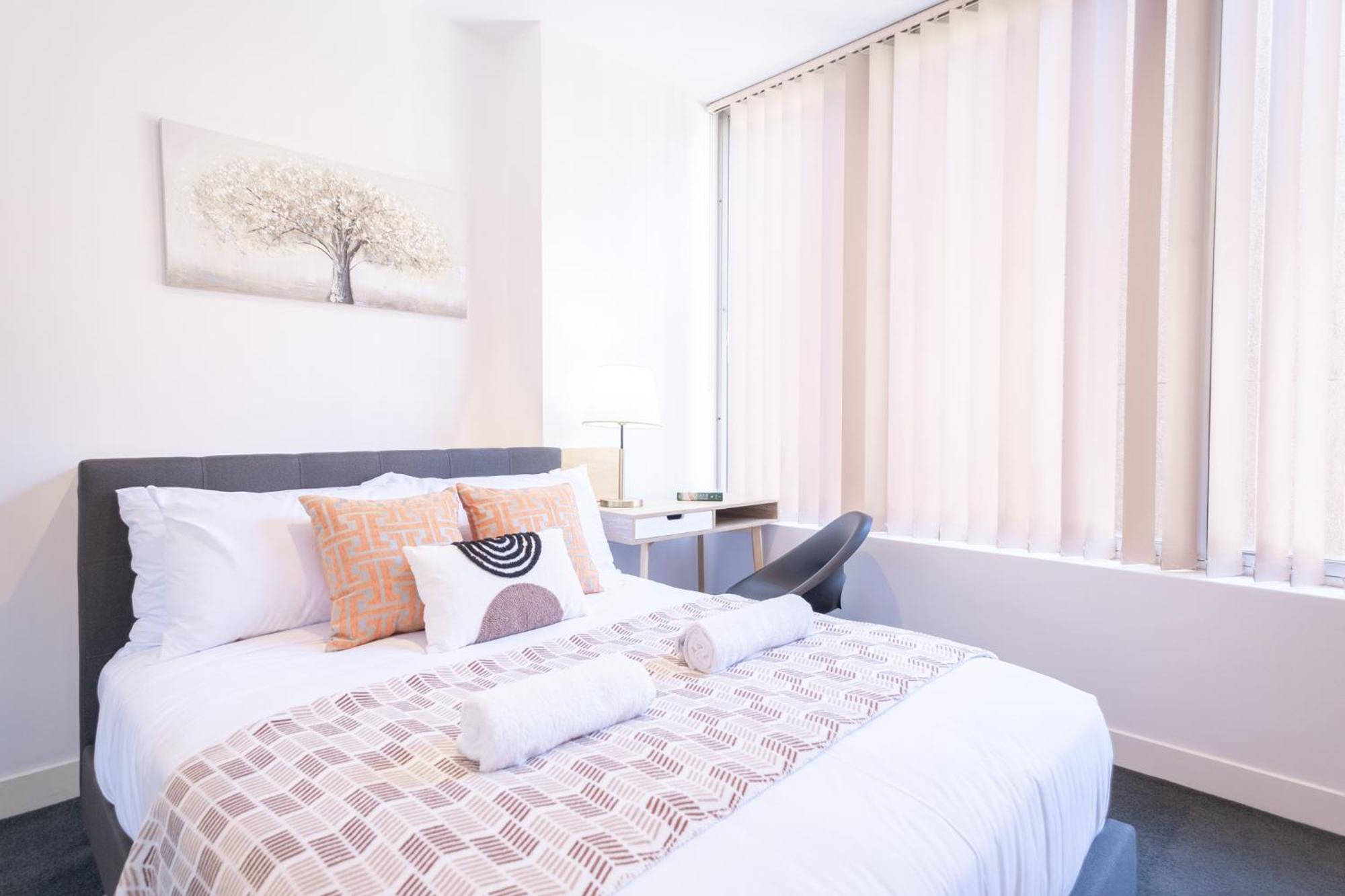 Apartment Prime Located 2br1ba In Mel With Study Melbourne
