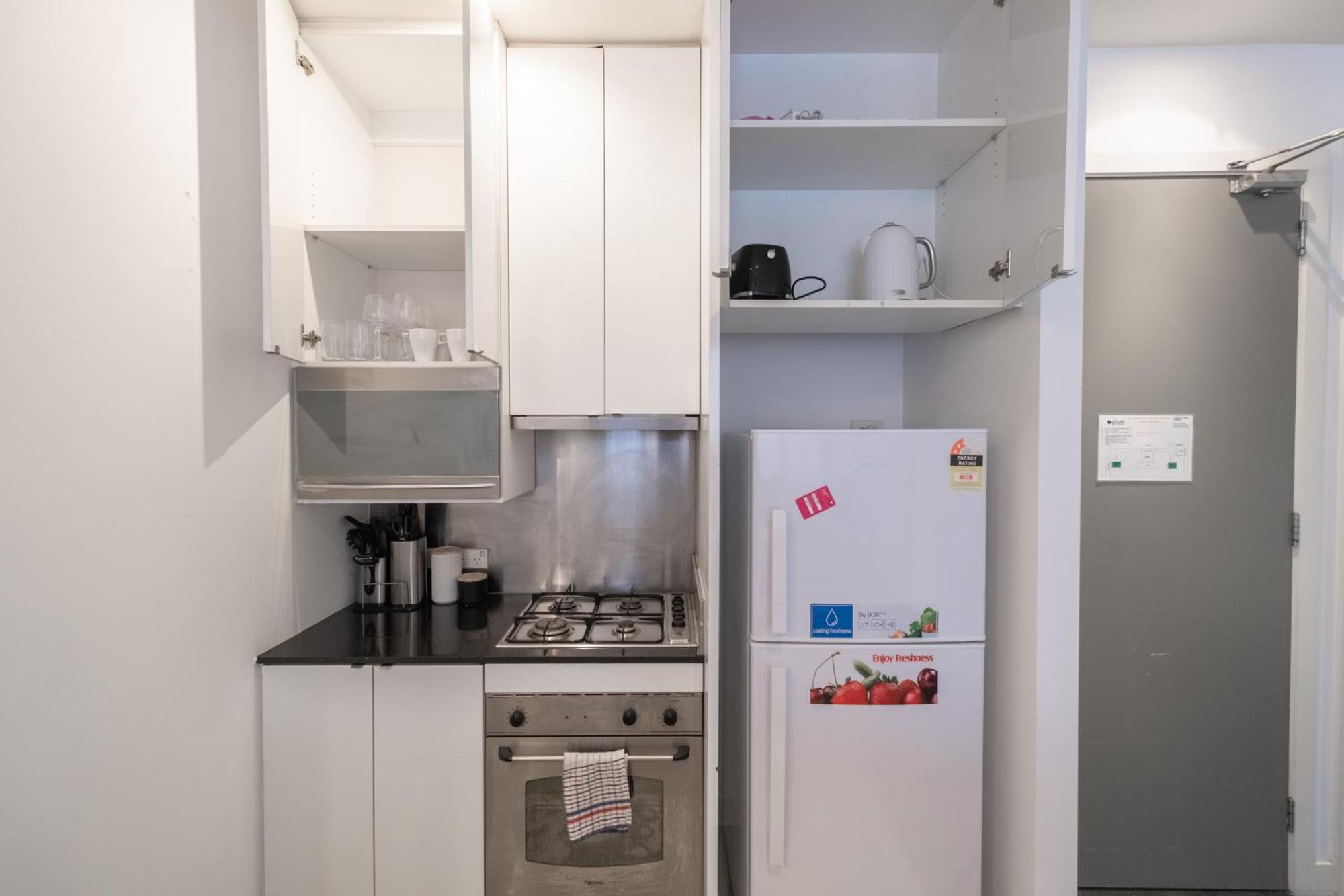 Prime Located 2br1ba In Mel With Study Apartment