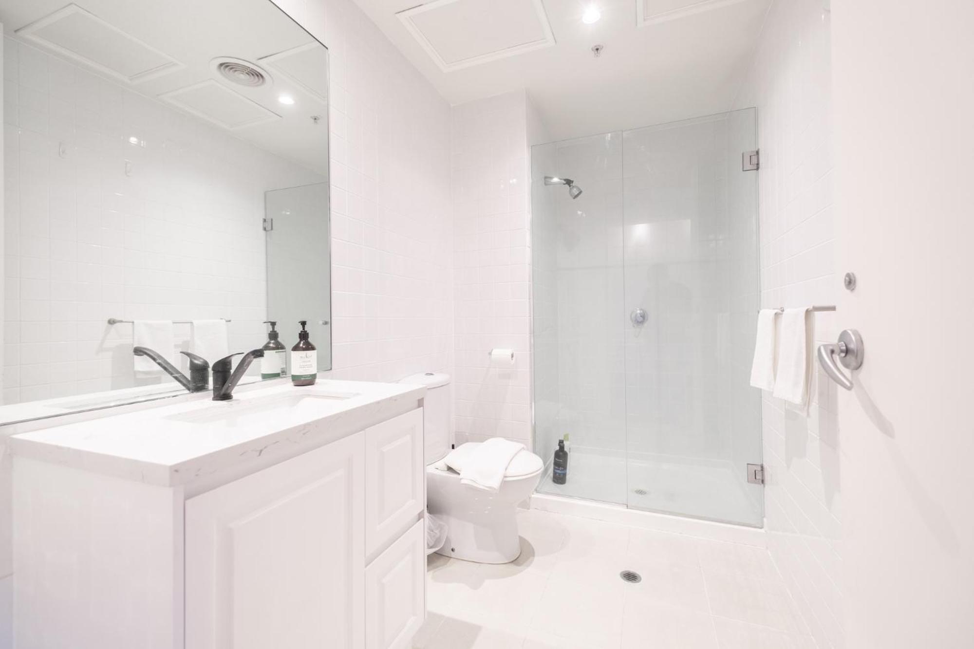 Prime Located 2br1ba In Mel With Study Apartment Melbourne