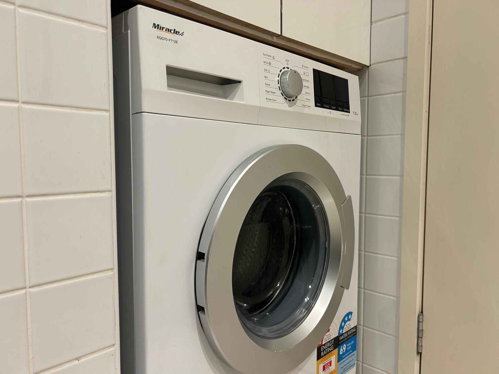 Apartment Prime Located 2br1ba In Mel With Study Melbourne