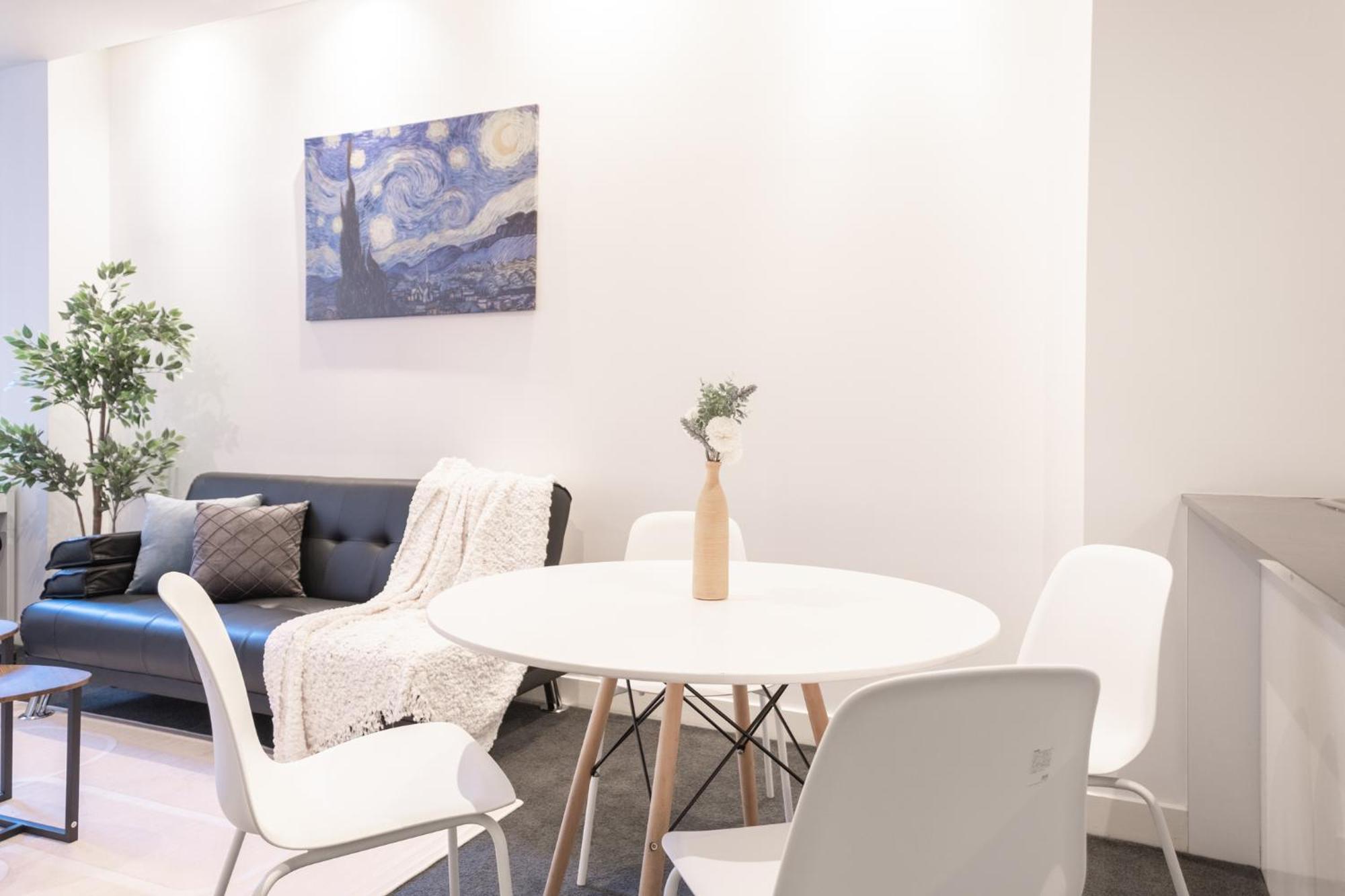 Prime Located 2br1ba In Mel With Study * Melbourne