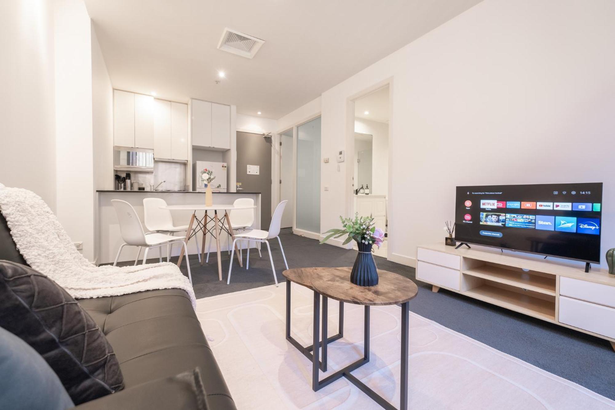 Prime Located 2br1ba In Mel With Study * Melbourne