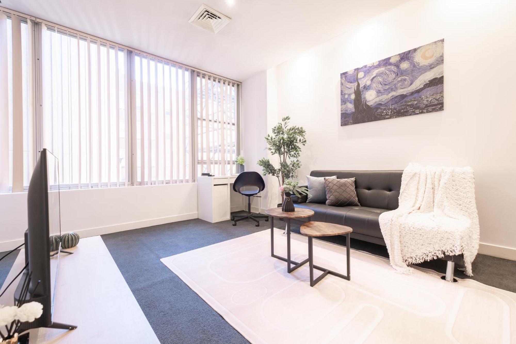 Prime Located 2br1ba In Mel With Study Apartment *