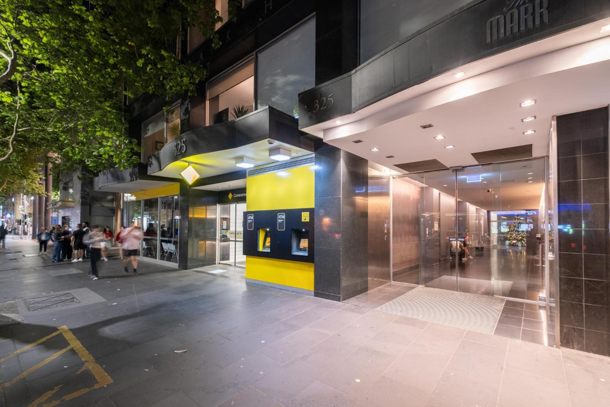Prime Located 2br1ba In Mel With Study Apartment Melbourne