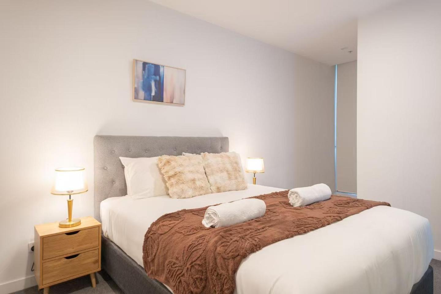 Tranquil 2br2ba In Parkvillepoolgymparking Apartment Melbourne