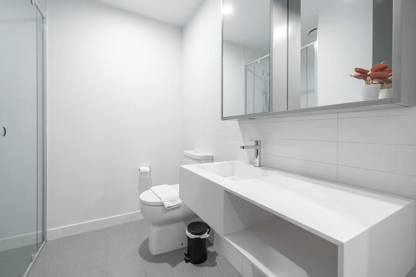 Tranquil 2br2ba In Parkvillepoolgymparking Apartment Melbourne
