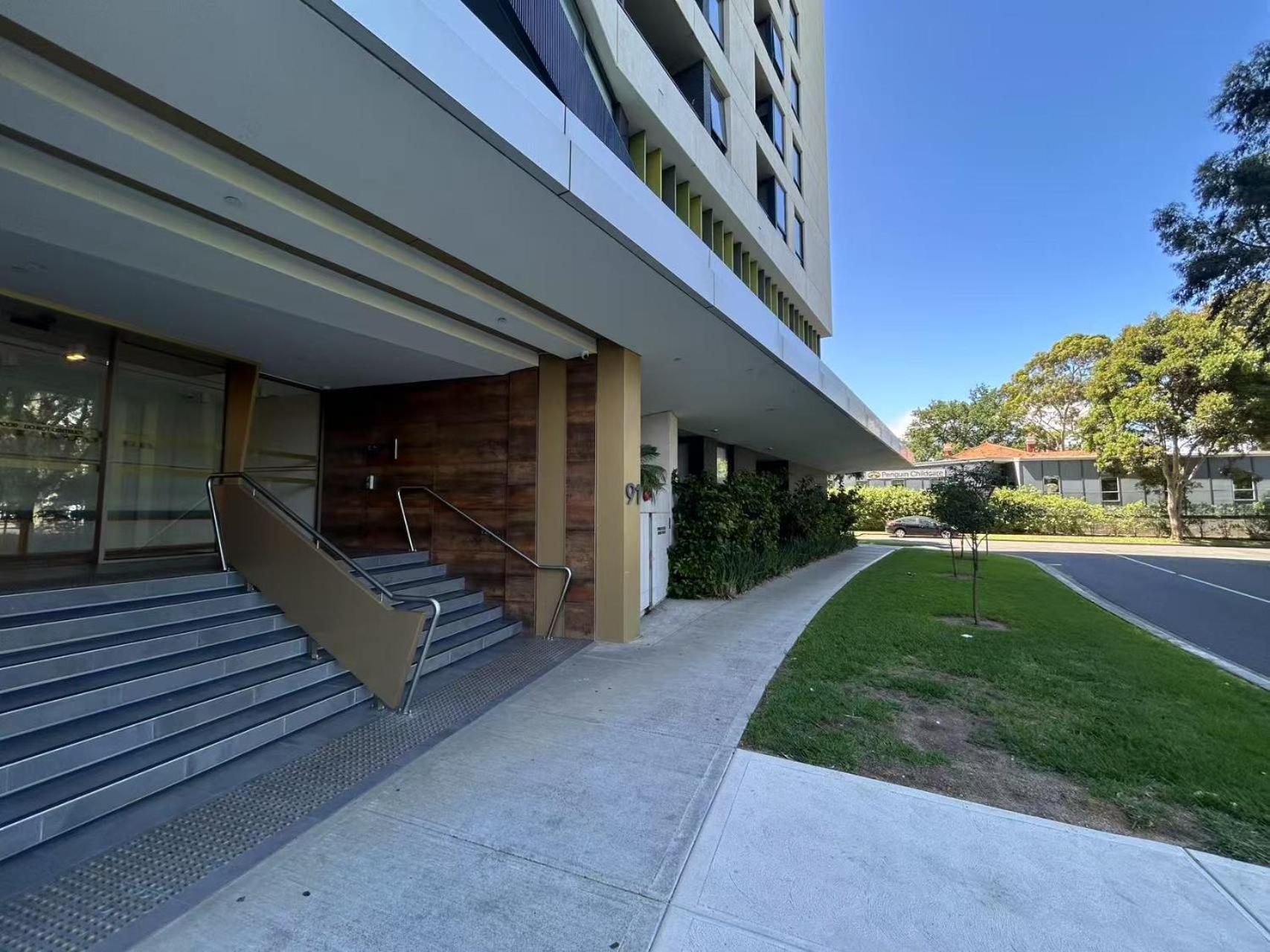 Tranquil 2br2ba In Parkvillepoolgymparking Apartment Melbourne