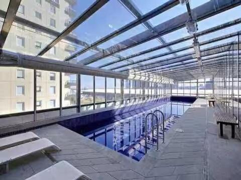 Apartment Amazing Views - 3 Bedrooms, Carpark, Gym & Pool *