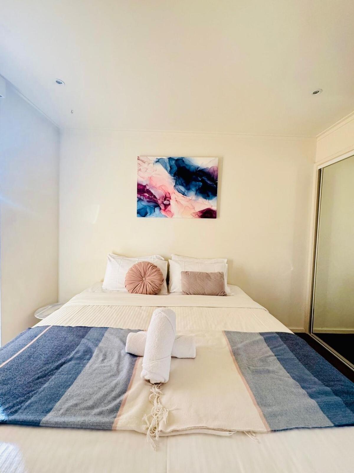 Apartment Amazing Views - 3 Bedrooms, Carpark, Gym & Pool