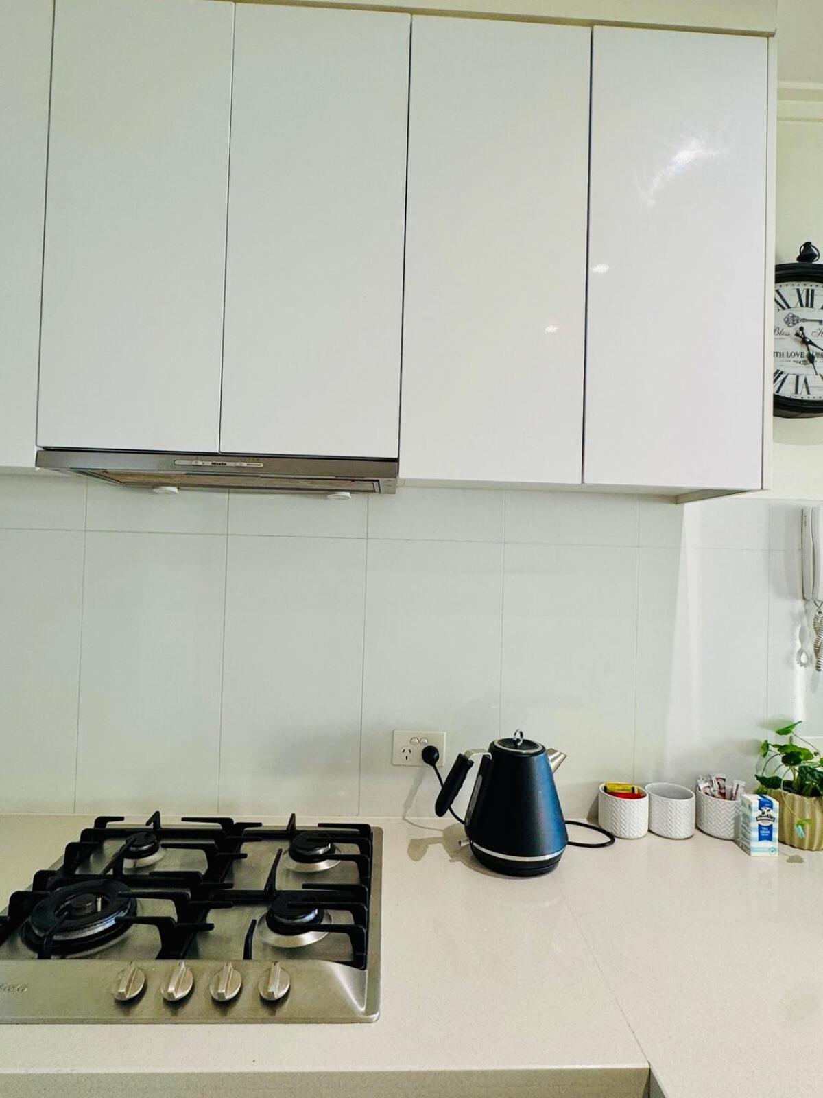 Amazing Views - 3 Bedrooms, Carpark, Gym & Pool Apartment Melbourne