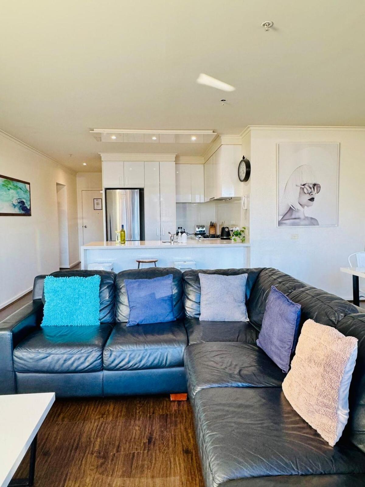 Amazing Views - 3 Bedrooms, Carpark, Gym & Pool