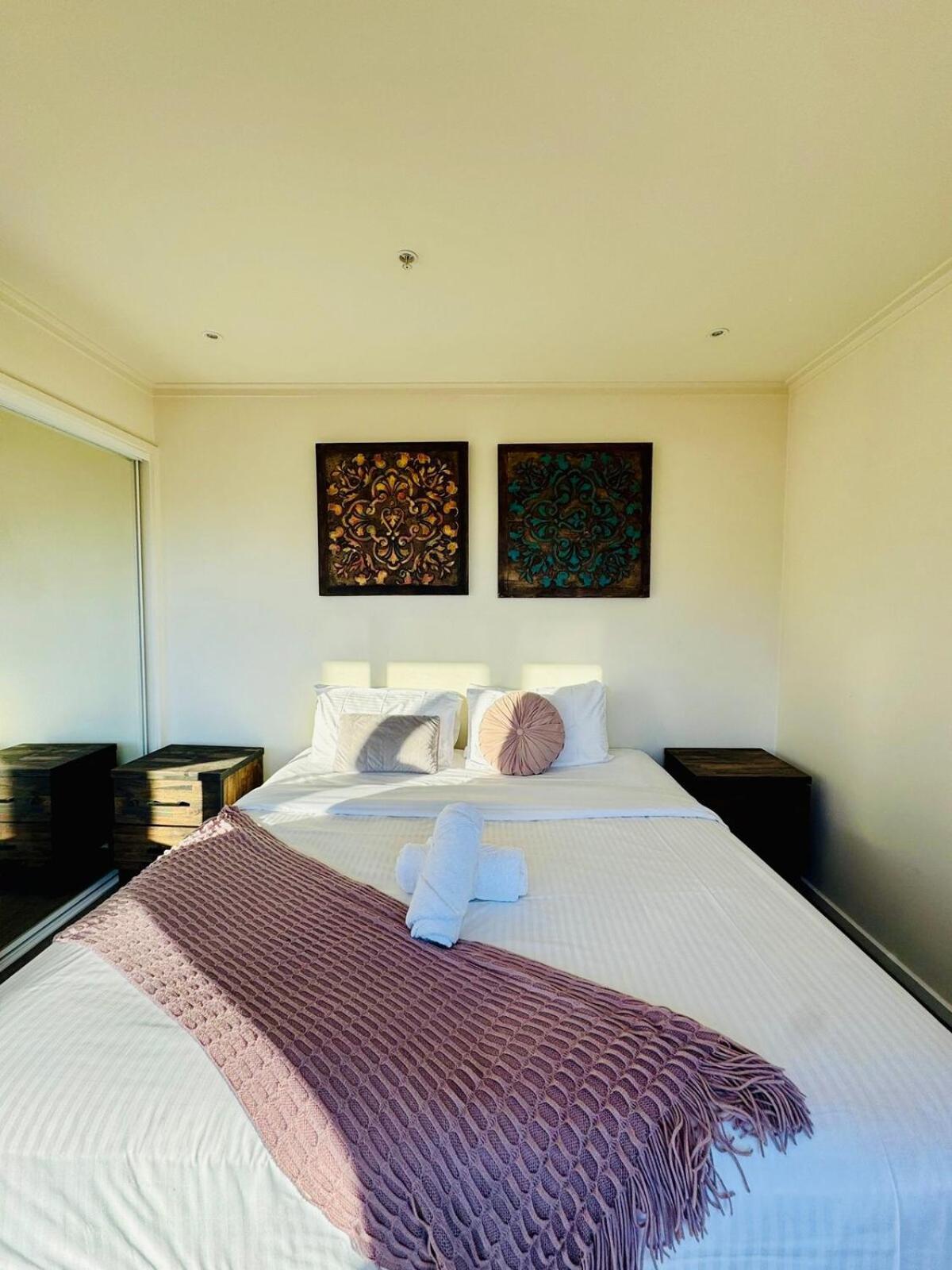 Amazing Views - 3 Bedrooms, Carpark, Gym & Pool Apartment