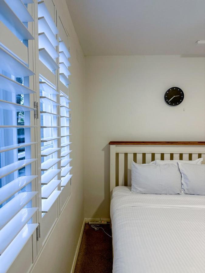 Chic Malvern Retreat, Ideal For Study, Relaxation, Fun Apartment