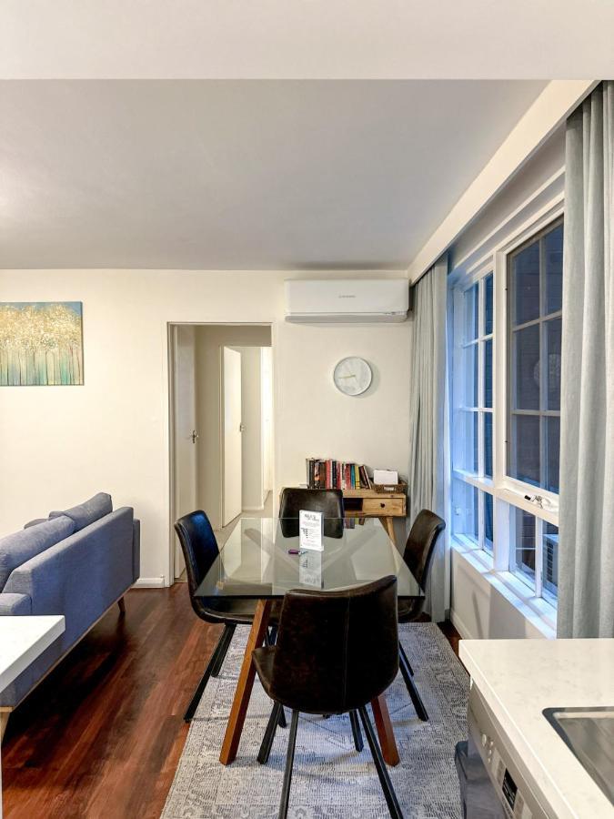 Chic Malvern Retreat, Ideal For Study, Relaxation, Fun Apartment
