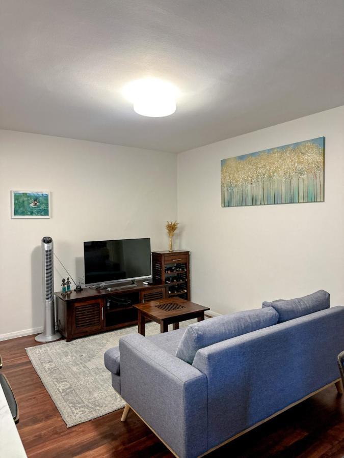 Chic Malvern Retreat, Ideal For Study, Relaxation, Fun Apartment