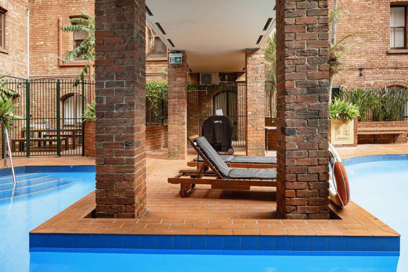 The Copper Bourke, 1 Br