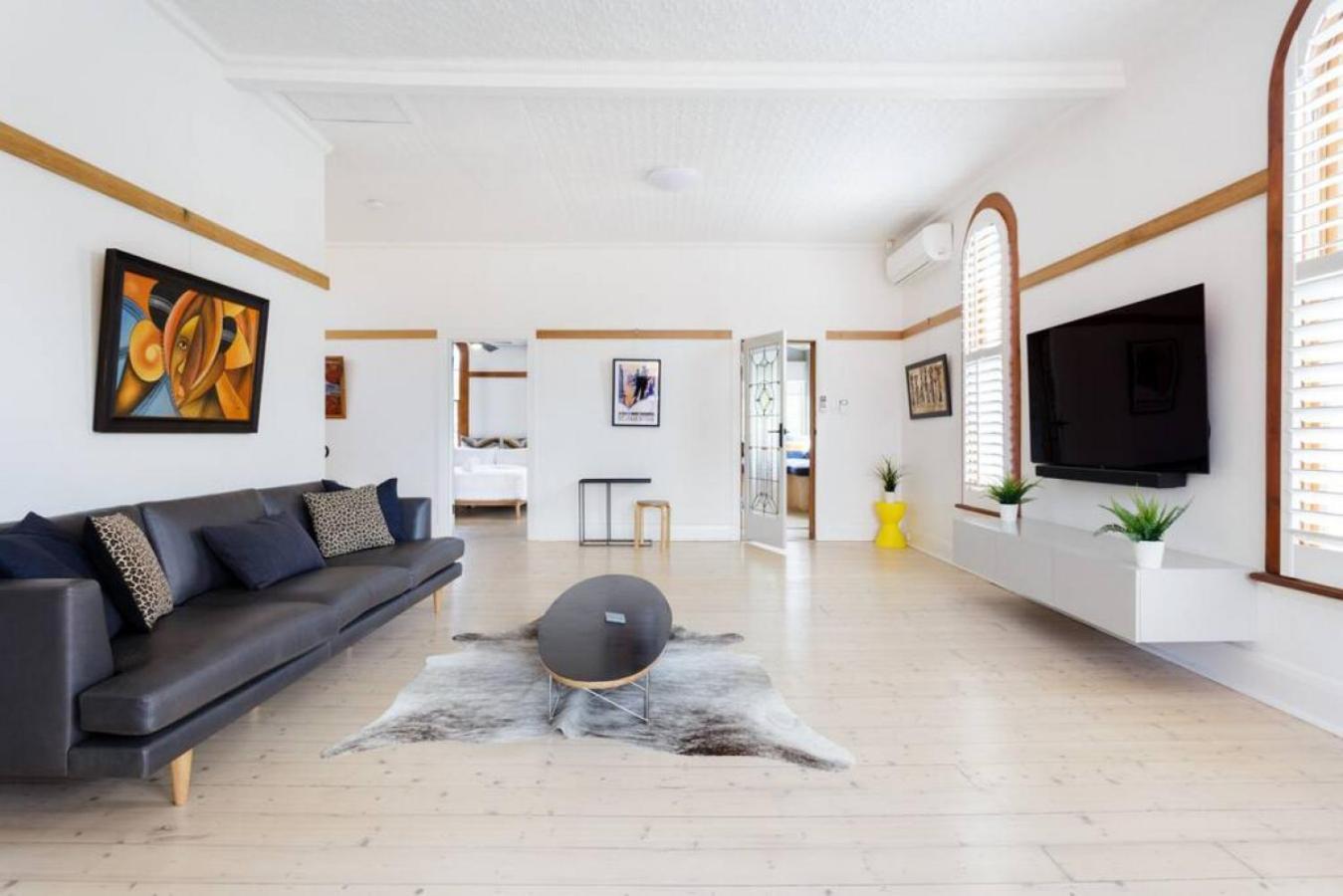 Walk To The From A Stunning Elwood Apartment *