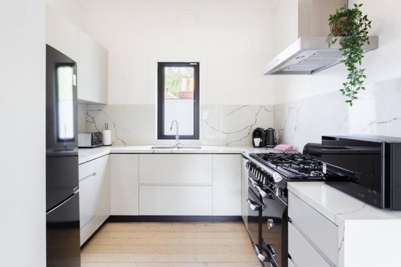 Walk To The From A Stunning Elwood Apartment *