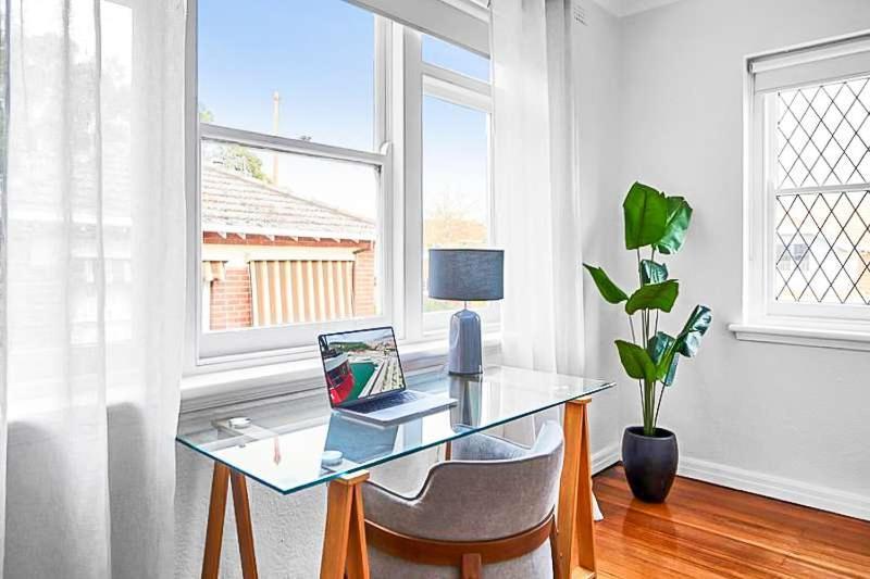 1 Bedroom Art Deco With Study Melbourne